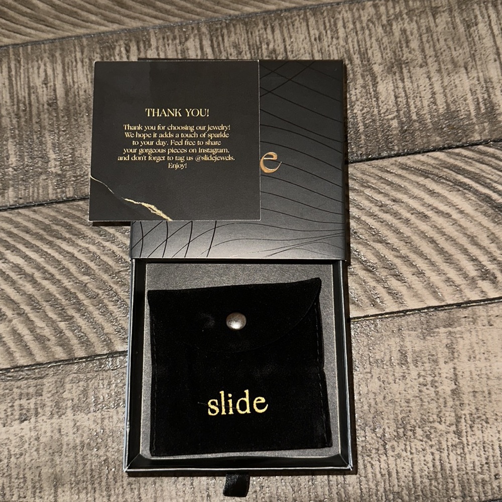 slide JEWELRY BRACELET AND NECKLACE SOLD TOGETHER. Never worn. Brand new.